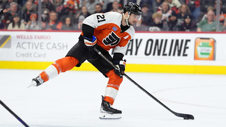 Feb 22, 2025; Philadelphia, Pennsylvania, USA; Philadelphia Flyers center Scott Laughton (21) controls the puck on a breakaway against the Edmonton Oilers in the third period at Wells Fargo Center. Mandatory Credit: Kyle Ross-Imagn Images