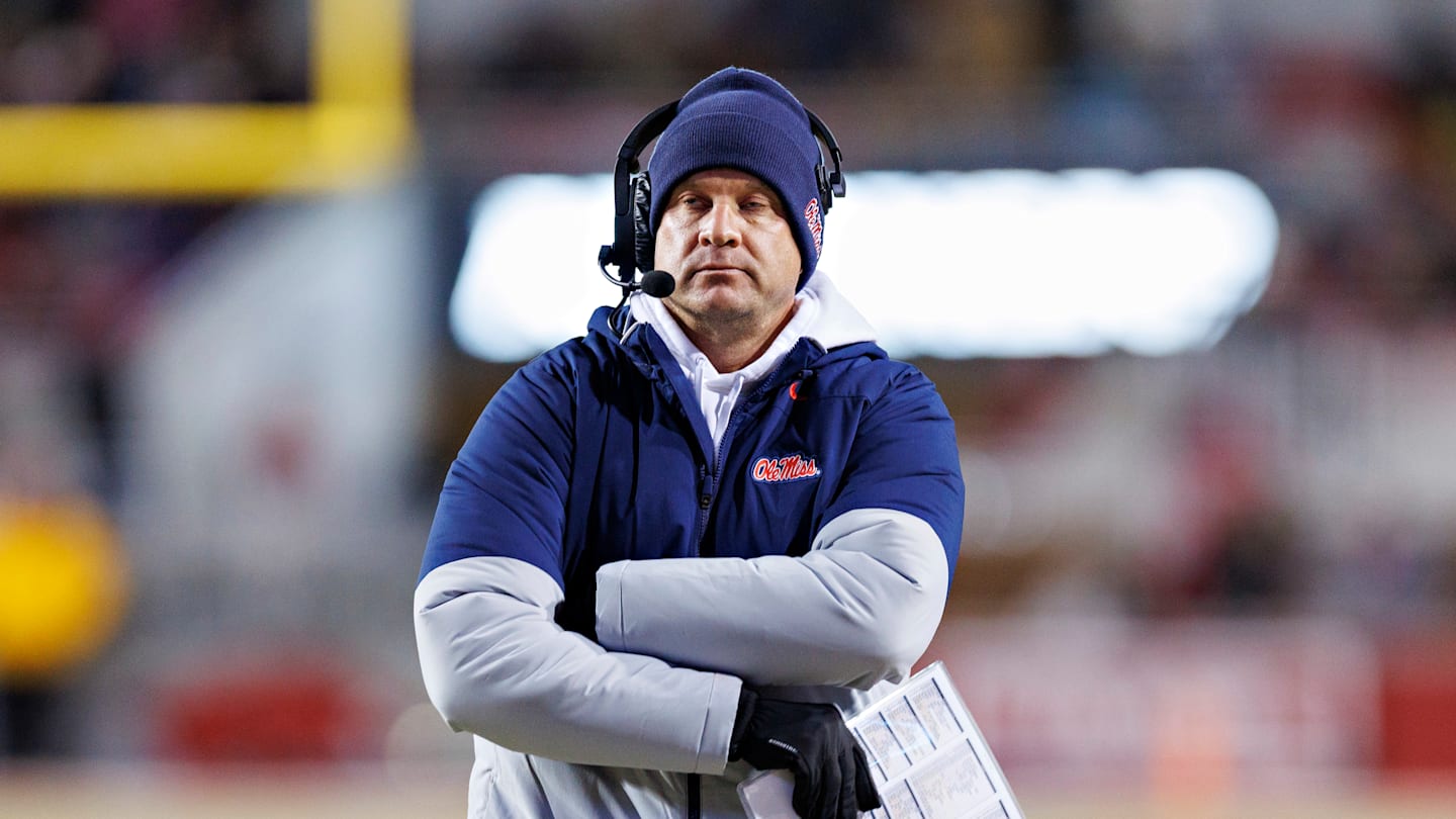 Lane Kiffin tells his players that he hasn't taken a new job