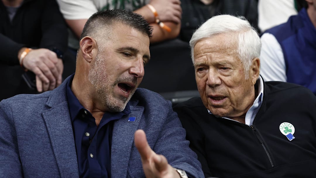 New England Patriots head coach Mike Vrabel and owner Robert Kraft 