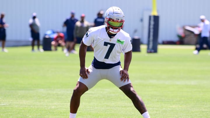 Jun 10, 2024; Foxborough, MA, USA; New England Patriots wide receiver JuJu Smith-Schuster (7) stretches before the start of minicamp at Gillette Stadium. Mandatory Credit: Eric Canha-USA TODAY Sports