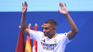 Kylian Mbappé hier lors de sa présentation devant le public du Santiago-Bernabeu