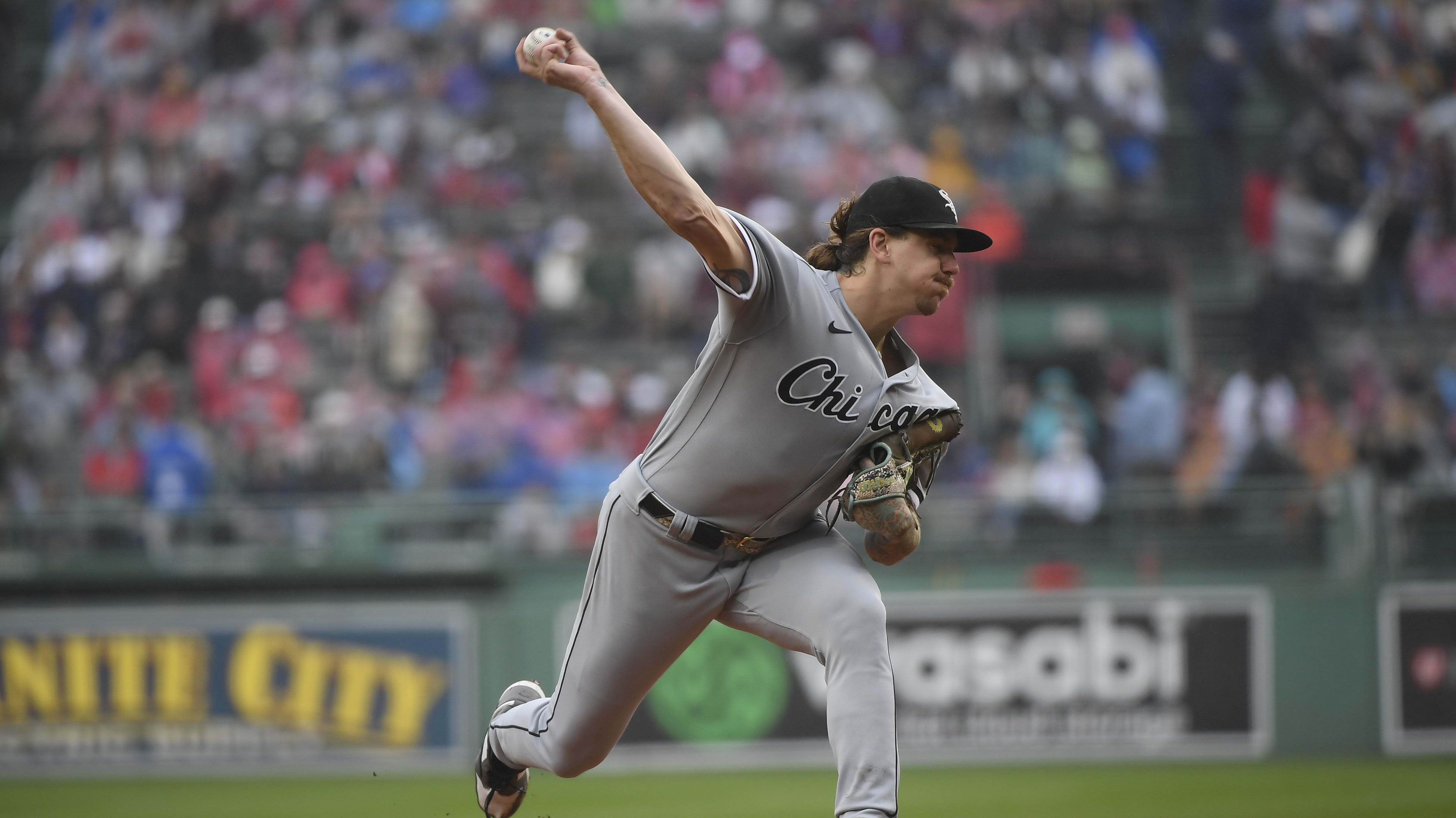 Chicago White Sox starting pitcher Mike Clevinger