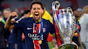 Marquinhos et ses coéquipiers ont signé les murs du vestiaire parisien. 