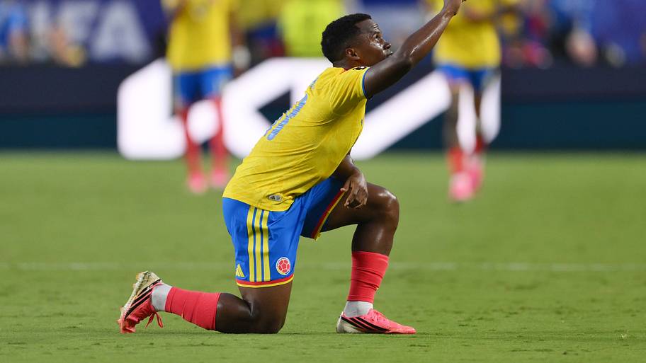 Jhon Arias celebrating.