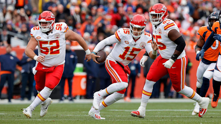Chiefs center Creed Humphrey and guard Trey Smith