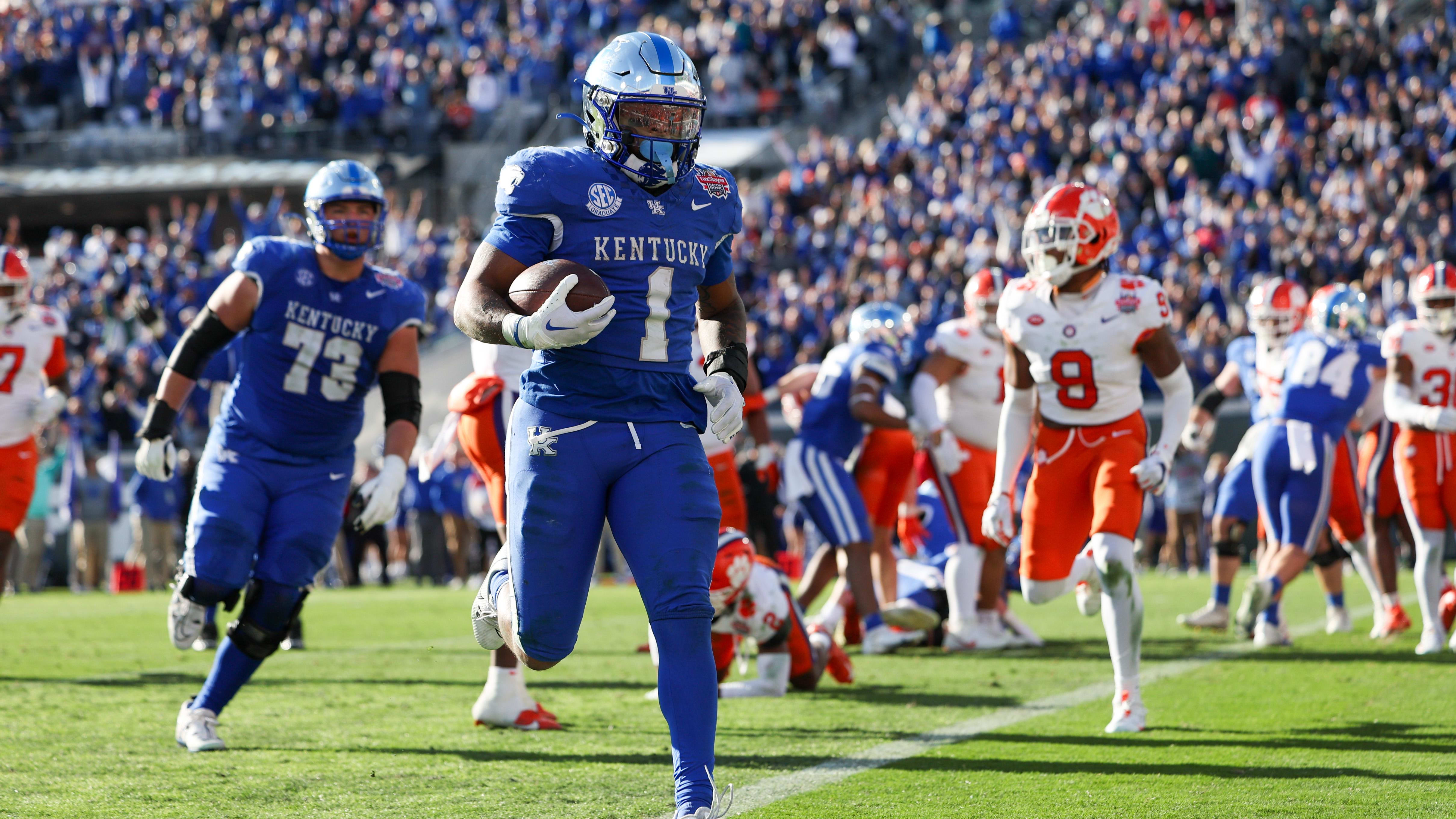 Kentucky's Ray Davis has power and speed but hasn't been overworked as a college ball carrier.