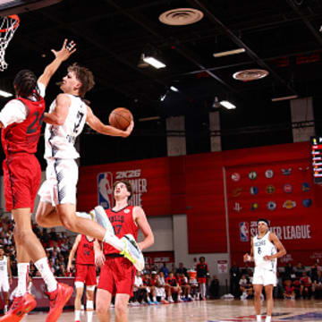 Johnny Furphy and Noa Essengue met at the rim.