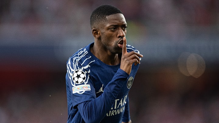 Ousmane Dembélé avec le quatrième maillot du PSG. Ousmane Dembélé avec le quatrième maillot du PSG.