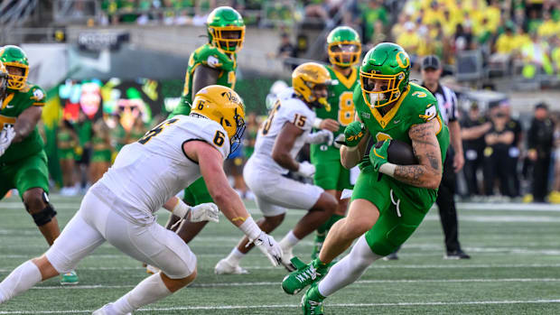 Aug 31, 2024; Eugene, Oregon, USA; Oregon Ducks tight end Terrance Ferguson (3) catches a pass during the third quarter