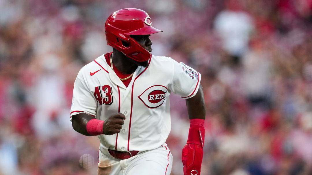 Aug 4, 2026; Cincinnati, Ohio, USA; Cincinnati Reds outfielder Hector Rodriguez scores a run on a two-run single by shortstop Elly de la Cruz, during the game against the Athletics in the fifth inning at Great American Ball Park. Mandatory Credit: Aaron Doster-Imagn Images Aug 4, 2026; Cincinnati, Ohio, USA; Cincinnati Reds outfielder Hector Rodriguez scores a run on a two-run single by shortstop Elly de la Cruz, during the game against the Athletics in the fifth inning at Great American Ball Park. Mandatory Credit: Aaron Doster-Imagn Images
