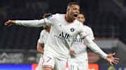 Kylian Mbappé vem sendo o principal nome do Paris Saint-Germain na temporada. Craque sobrou na Ligue 1 2021/22. 