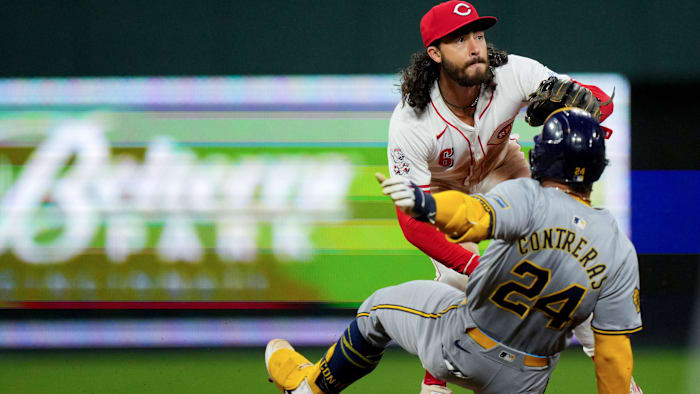 Milwaukee Brewers catcher William Contreras (24) advances to second base on an errant throw as