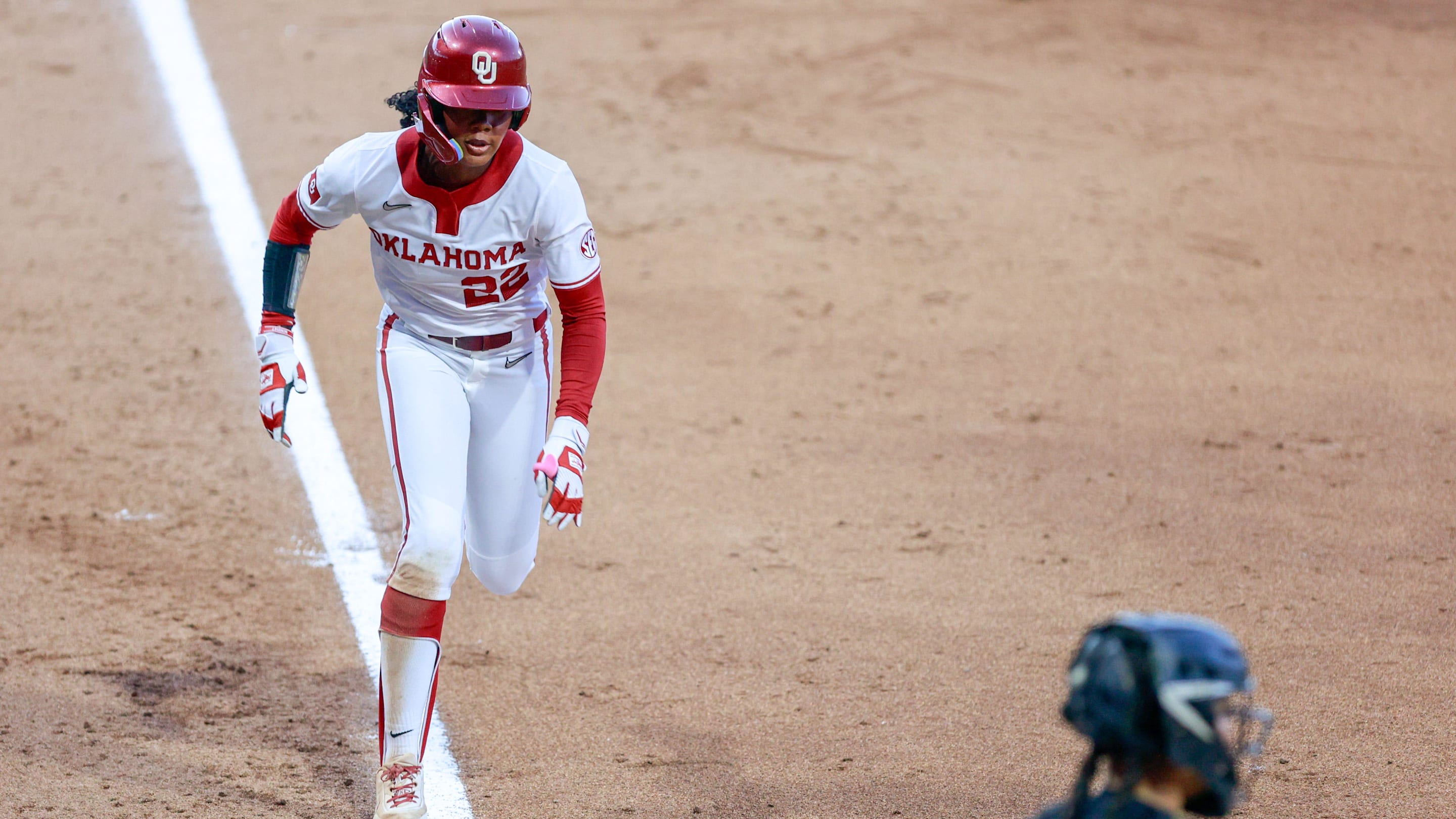 Oklahoma Steams Past Kentucky in Series Opener