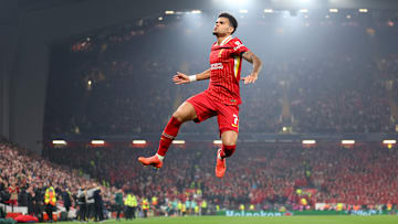 Luis Díaz fez três gols e deu a liderança ao Liverpool