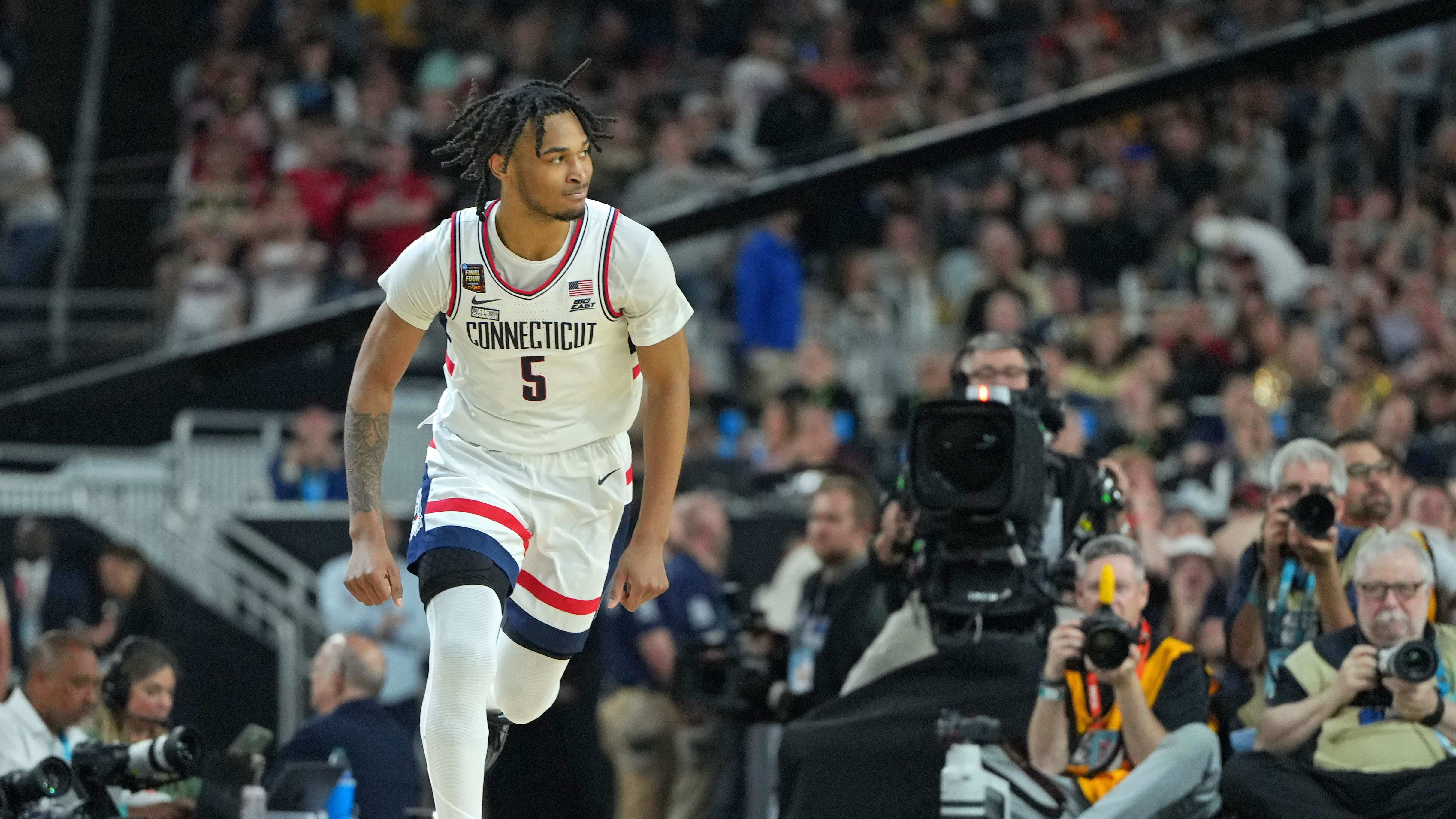 UConn Star Freshman Stephon Castle to Enter 2024 NBA Draft