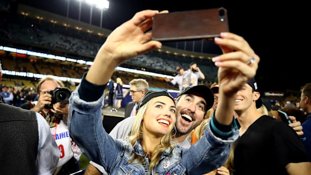 Justin Verlander takes a picture with fiancée Kate Upton after the Astros defeated the Los Angeles Dodgers