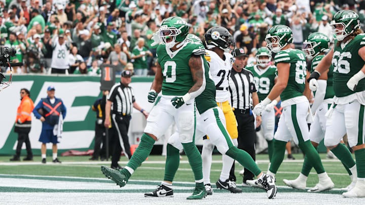 Sep 7, 2025; East Rutherford, New Jersey, USA; New York Jets running back Braelon Allen (0) celebrates after scoring a touchdown in the second quarter against the Pittsburgh Steelers at MetLife Stadium. Sep 7, 2025; East Rutherford, New Jersey, USA; New York Jets running back Braelon Allen (0) celebrates after scoring a touchdown in the second quarter against the Pittsburgh Steelers at MetLife Stadium.