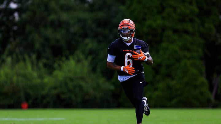 Jun 16, 2026; Cincinnati, OH, USA; Cincinnati Bengals safety Bryan Cook (6) runs with the ball during minicamp at Kettering Health Practice Fields. Mandatory Credit: Katie Stratman-Imagn Images