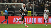 Deyverson deu show à parte na classificação do Atlético. 