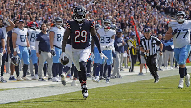 Chicago Bears cornerback Tyrique Stevenson (29) intercepts a pass