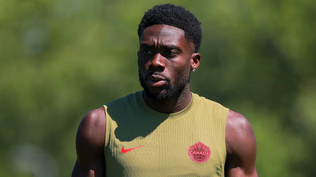 Bayern Munich star Alphonso Davies recovers from injury to play for Canada.