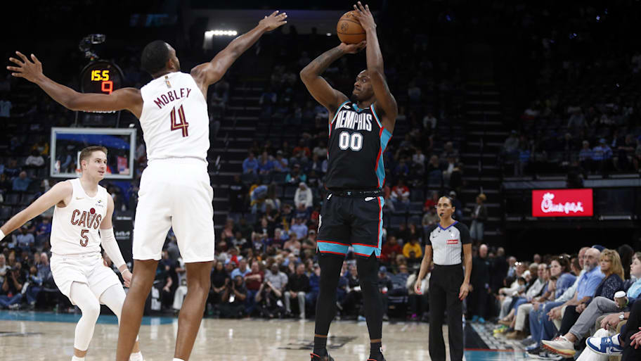 Memphis Grizzlies forward Dariq Whitehead shoots for three as Cleveland Cavaliers center Evan Mobley.