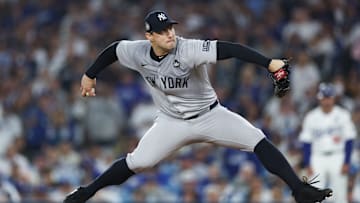 Free agent reliever Tommy Kahnle