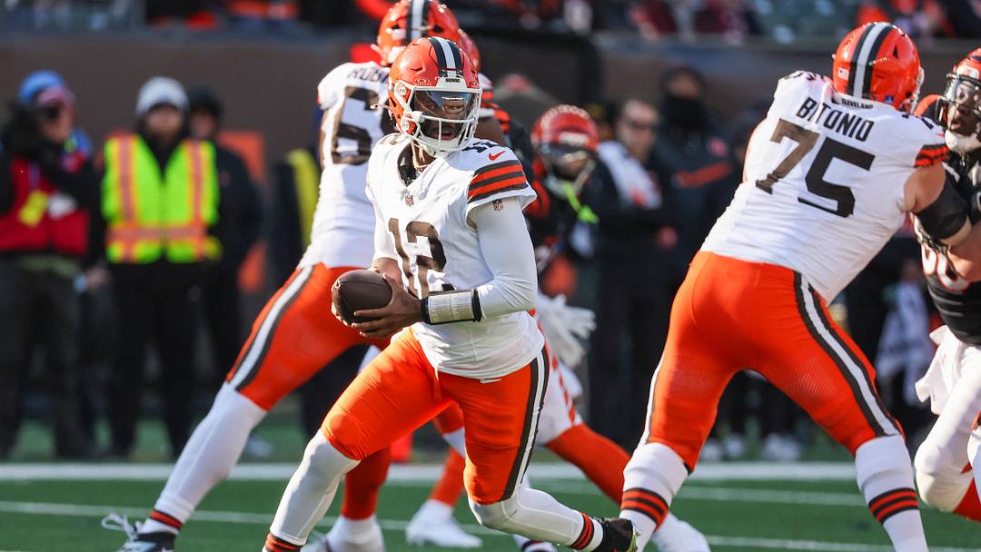 Jan 4, 2026; Cincinnati, Ohio, USA; Cleveland Browns quarterback Shedeur Sanders (12) drops back to pass against the Cincinnati Bengals during the second quarter at Paycor Stadium. Mandatory Credit: Joseph Maiorana-Imagn Images Jan 4, 2026; Cincinnati, Ohio, USA; Cleveland Browns quarterback Shedeur Sanders (12) drops back to pass against the Cincinnati Bengals during the second quarter at Paycor Stadium. Mandatory Credit: Joseph Maiorana-Imagn Images