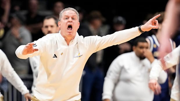 Chattanooga Mocs head coach Dan Earl yells to players on the court.