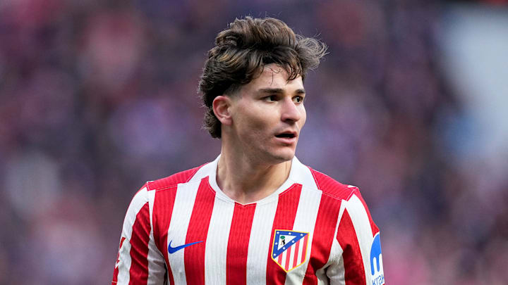 Julian Alvarez est suivi de près par le FC Barcelone.