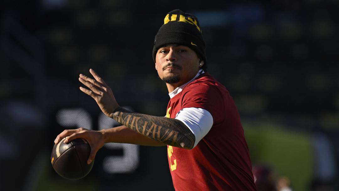 Nov 22, 2025; Eugene, Oregon, USA; Southern California Trojans quarterback Jayden Maiava (14) warms up before the game against the Oregon Ducks at Autzen Stadium. Mandatory Credit: Troy Wayrynen-Imagn Images Nov 22, 2025; Eugene, Oregon, USA; Southern California Trojans quarterback Jayden Maiava (14) warms up before the game against the Oregon Ducks at Autzen Stadium. Mandatory Credit: Troy Wayrynen-Imagn Images