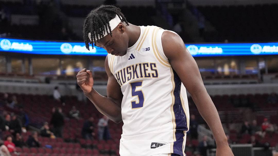 Mar 11, 2026; Chicago, IL, USA; Washington Huskies guard Zoom Diallo (5) celebrates his team’s win against the Southern California Trojans at United Center. Mandatory Credit: David Banks-Imagn Images