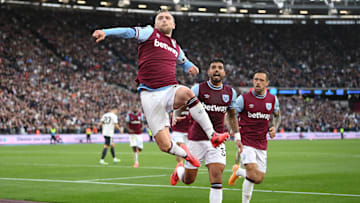 Jarrod Bowen celebrates West Ham's late win over Man Utd