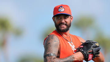 Feb 15, 2025; Port St. Lucie, FL, USA; New York Mets starting pitcher Sean Manaea (59) looks on during a spring training workout at Clover Park. Mandatory Credit: Sam Navarro-Imagn Images