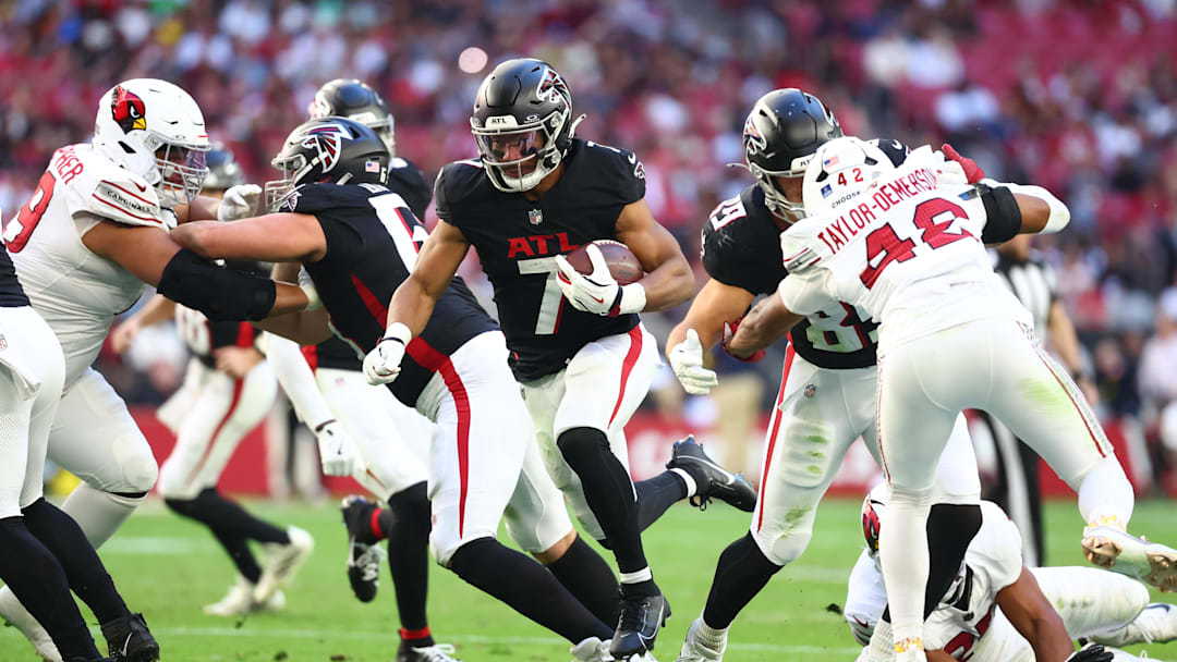 Dec 21, 2025; Glendale, Arizona, USA; Atlanta Falcons running back Bijan Robinson (7) carries the ball against the Arizona Cardinals during the first half at State Farm Stadium. Mandatory Credit: Mark J. Rebilas-Imagn Images