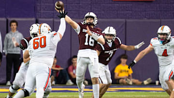 Dowling Catholic defeated Valley on Friday night with a final score of 14-10. 