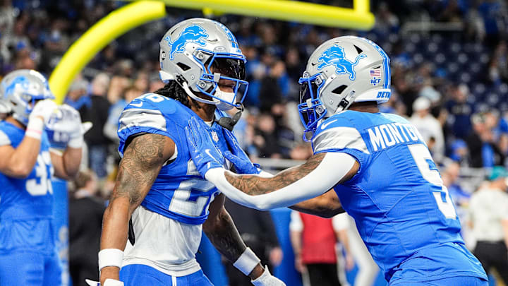 Detroit Lions running back Jahmyr Gibbs (26) warms up with running back David Montgomery (5) before the game 