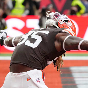 Browns tight end David Njoku was fired up to remain in Cleveland past the trade deadline.