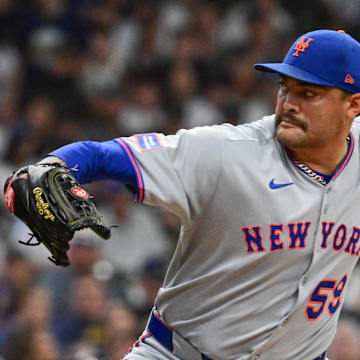 Aug 10, 2025; Milwaukee, Wisconsin, USA; New York Mets starting pitcher Sean Manaea (59) throws a pitch in the first inning against the Milwaukee Brewers at American Family Field. Mandatory Credit: Benny Sieu-Imagn Images