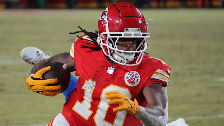 Jan 26, 2025; Kansas City, MO, USA; Kansas City Chiefs running back Isiah Pacheco (10) makes a catch against the Buffalo Bills in the second half for the AFC Championship game at GEHA Field at Arrowhead Stadium. Mandatory Credit: Denny Medley-Imagn Images