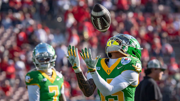 Oregon wide receiver Tez Johnson catches the ball during warmups as the Oregon Ducks face the Ohio State Buckeyes Wednesday, 