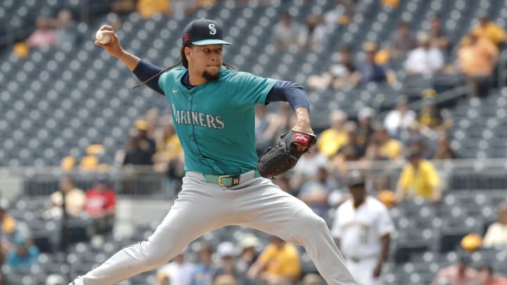 Seattle Mariners starting pitcher Luis Castillo (58) delivers a pitch against the Pittsburgh Pirates during the first inning at PNC Park on Aug 17.