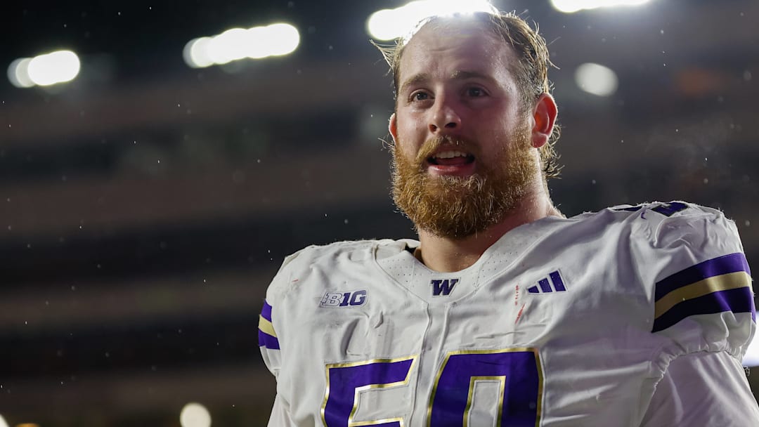 NCAA, College League, USA Football 2025: Washington Vs Wisconsin NOV 08 November 8, 2025: Washington Huskies offensive lineman Carver Willis (50) during the NCAA Football game between the Washington Huskies and the Wisconsin Badgers at Camp Randall Stadium in Madison, WI. Darren Lee CSM. (Credit Image: Â Darren Lee Cal Media) Madison Wisconsin United States of America EDITORIAL USE ONLY Copyright: xx ZUMA-20251108_zma_c04_438.jpg DarrenxLeex csmphotothree440410