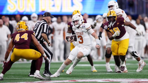Texas Longhorns quarterback Quinn Ewers (3) threw three touchdown passes vs. Arizona State.