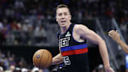The Detroit Pistons and forward Duncan Robinson are favored on Monday.