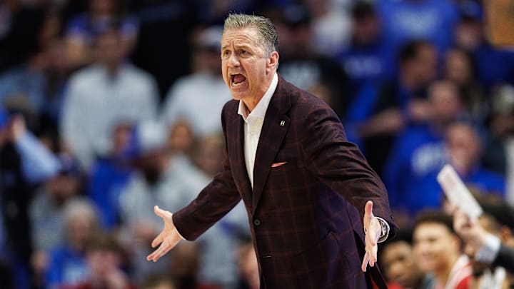 Arkansas Razorbacks coach John Calipari interrupted his postgame interview with ESPN to chastise one of his players for yelling at Kentucky fans. Arkansas Razorbacks coach John Calipari interrupted his postgame interview with ESPN to chastise one of his players for yelling at Kentucky fans.