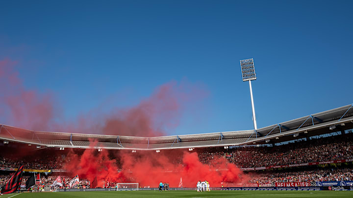 Die Partie zwischen Nürnberg und Magdeburg musste unterbrochen werden (Symbolbild) Die Partie zwischen Nürnberg und Magdeburg musste unterbrochen werden (Symbolbild)