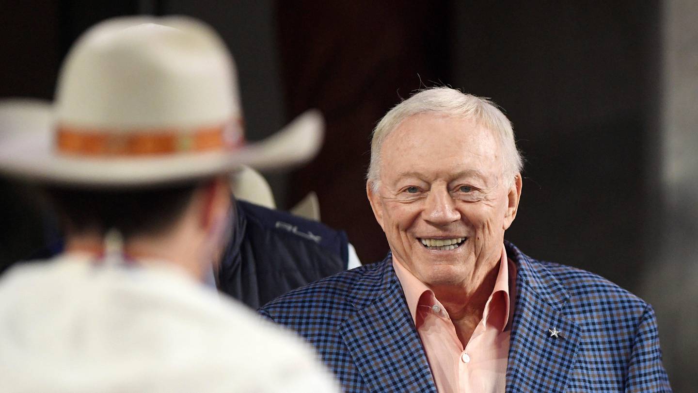 Cowboys' Jerry Jones opening up the checkbook so recruits don't go to Kentucky - Vimarsana News