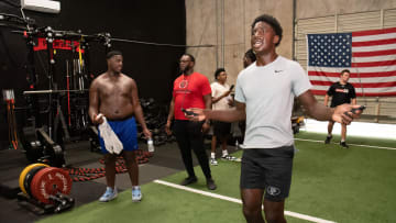 June 28, 2022; Tuscaloosa, AL, USA; Coach T Swift works with offensive and defensive linemen at Xtreme Fitness and Performance in Birmingham. Spain Park player Jared Smith jumps rope to warm up for drills. Gary Cosby Jr.-The Tuscaloosa News

Coach T Swift Working With Linemen