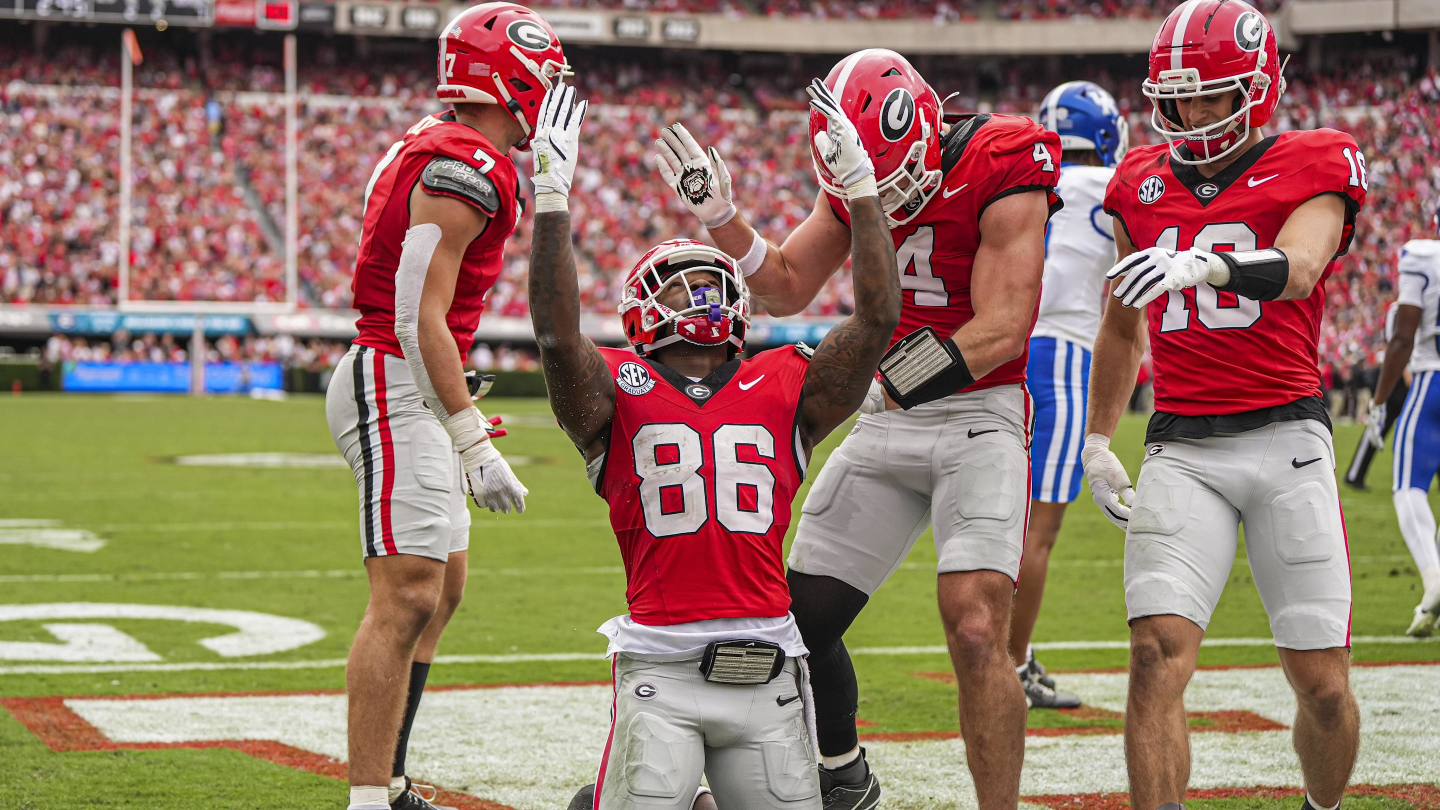 No.12 Georgia Bulldogs Deliver 35-14 Victory Over Kentucky Wildcats